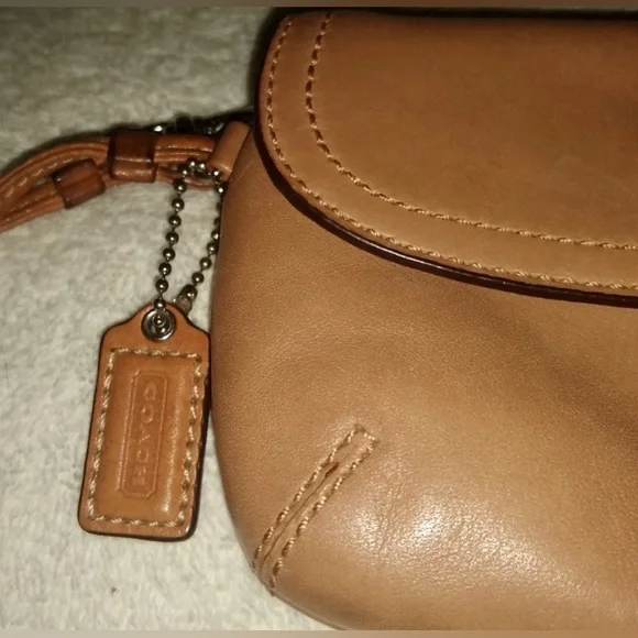 EC Coach Soho Capri Vintage wristlet F42135 - Picture 4 of 9